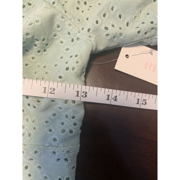 NWT Urban Romantics Eyelet Crop Smocked Puff Sleeve Top Size S - Picture 4 of 6